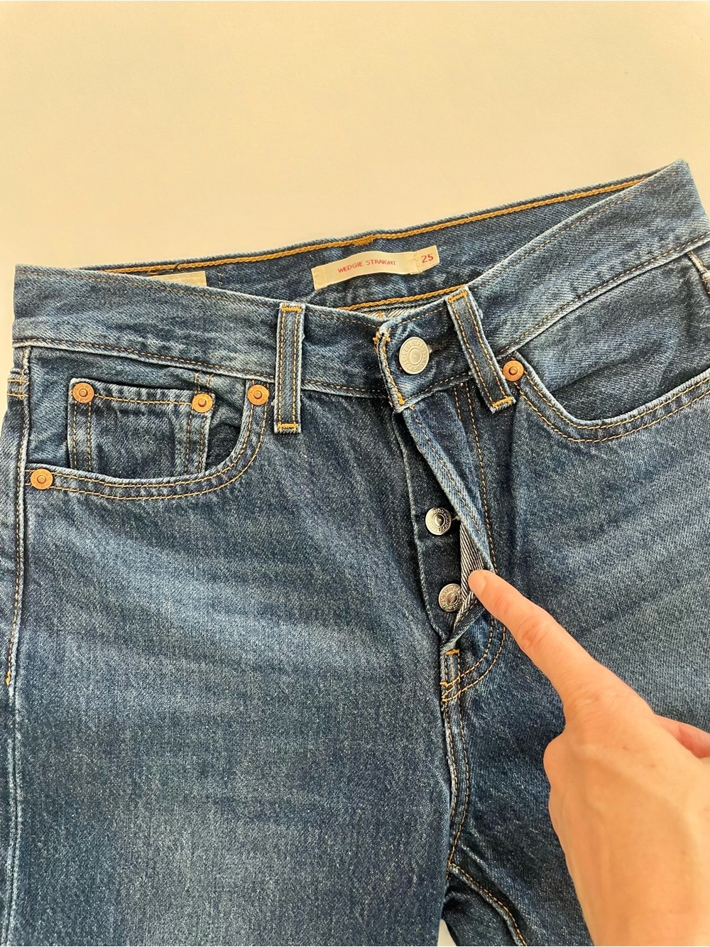 Levi’s Premium Wedgie Straight Button Fly High Rise Jeans - Picture 9 of 12
